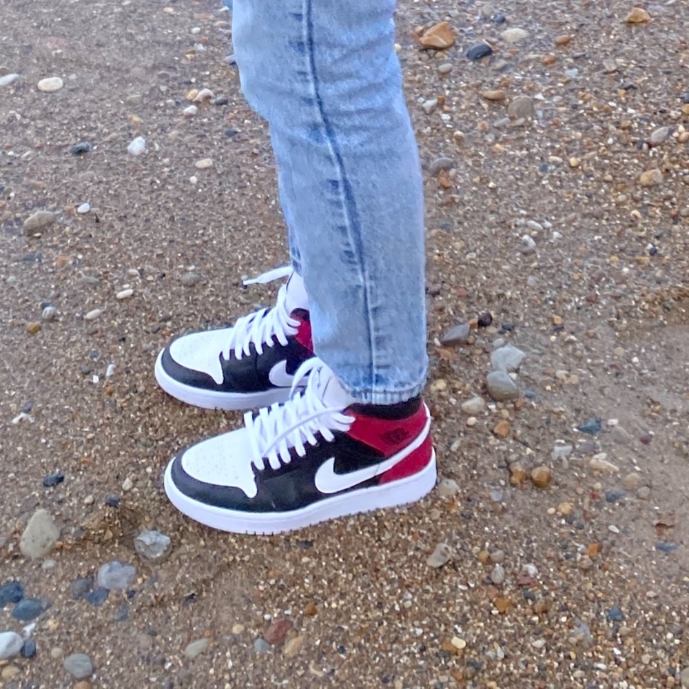 Air jordan 1s mid